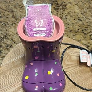 Scentsy Wellies Warmer and 1 bar